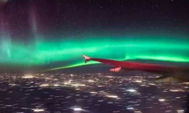 Επιβάτης αεροσκάφους βιντεοσκόπησε μια γεωμαγνητική καταιγίδα και το αποτέλεσμα είναι μαγευτικό